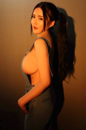 男女做爰裸体猛烈吻胸摸